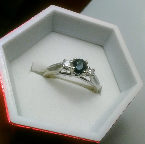 💕10k WG diamond sapphire ring! - Picture 4 of 8
